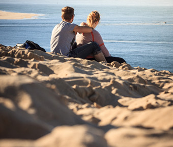 Couple Dune du Pilat ©D.Remazeilles (Gironde Tourisme)