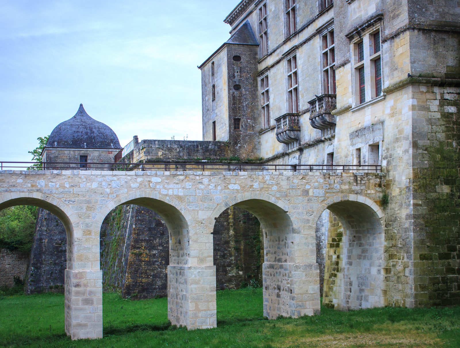 Iconiques à vélo: le château ducal de Cadillac-sur-Garonne