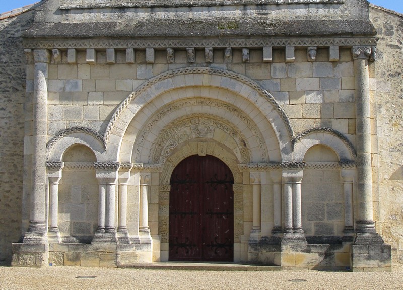 Kerk van Cubnezais - portaal