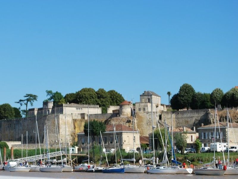 Le port des décorations - UNC de Bourg en Gironde