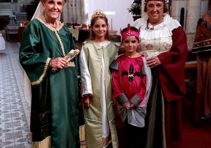 Costumes and makeup for children (Angel association)