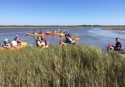 Vaar op de Leyre-delta in een collectieve kano